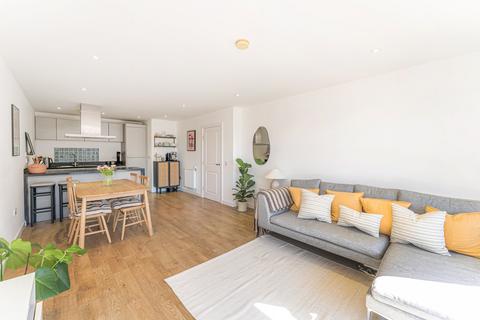 Flat 403, Chadwick Court, 2 Jonzen Walk, London, E14 6GS