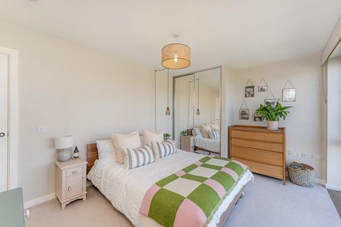 Flat 403, Chadwick Court, 2 Jonzen Walk, London, E14 6GS
