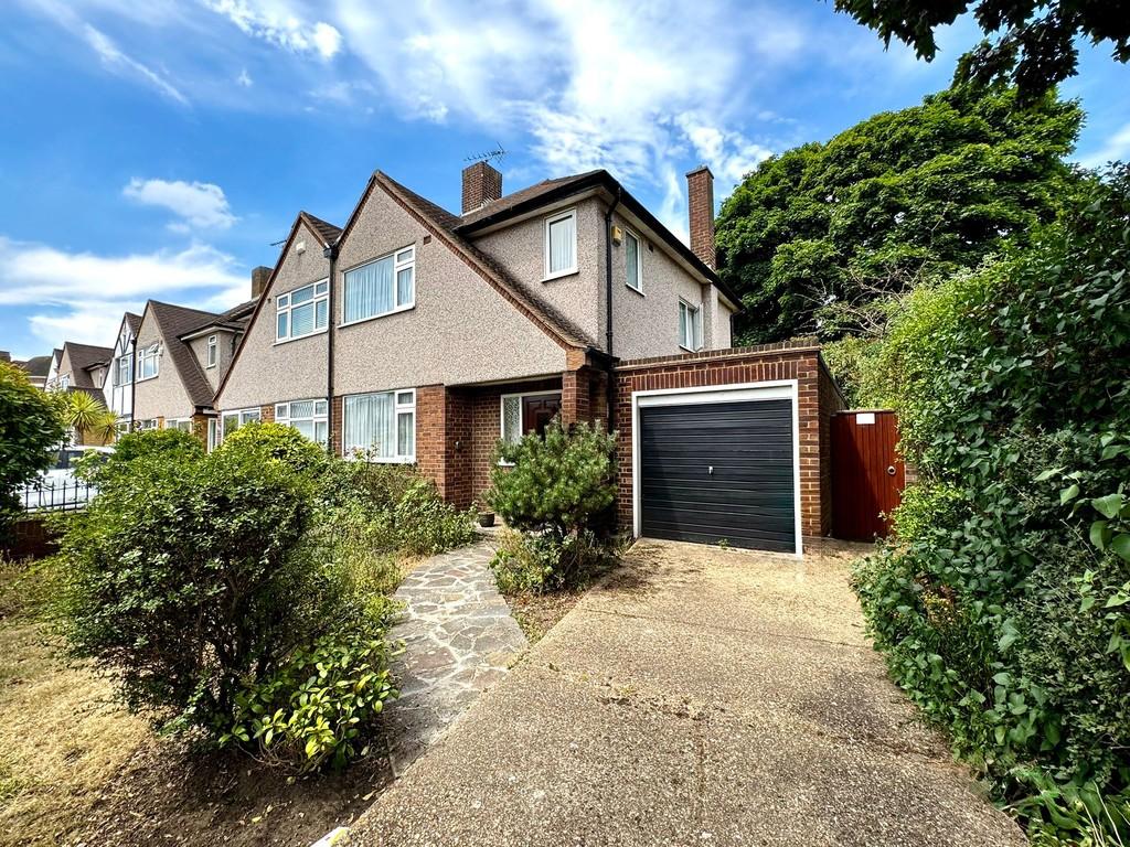 Longwood Gardens Ilford IG5 3 - Image 0 1024x1024 