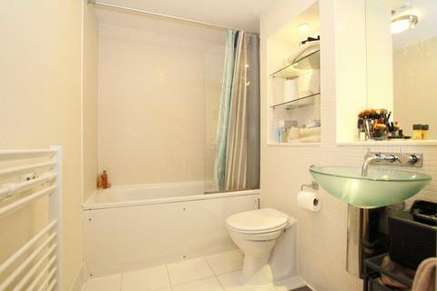 1 bedroom flat to rent, Chiswick High Road, London W4