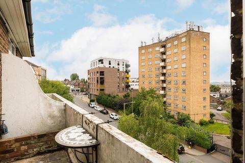 2 bedroom flat for sale, Finchley Road, London NW3