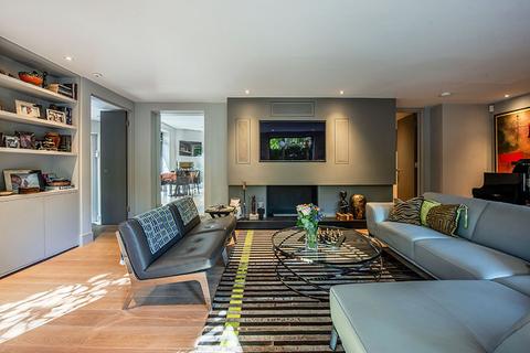 4 bedroom ground floor maisonette for sale, Daleham Gardens, Hampstead NW3