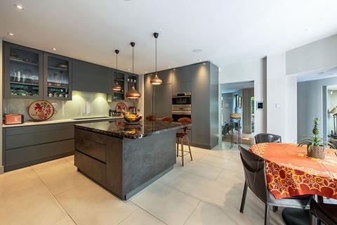 4 bedroom ground floor maisonette for sale, Daleham Gardens, Hampstead NW3