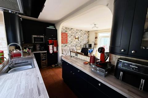 4 bedroom detached house for sale, Llanbadarn Fawr SY23