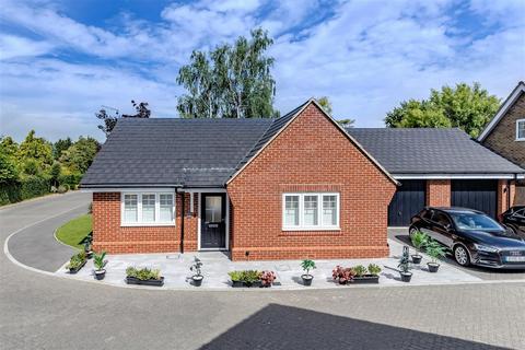 2 bedroom detached bungalow for sale, Vardon Drive, Bishops Stortford