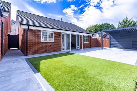 2 bedroom detached bungalow for sale, Vardon Drive, Bishops Stortford