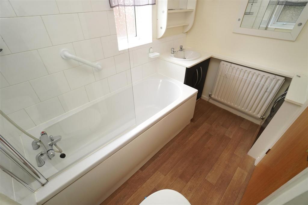 Bathroom 3.JPG