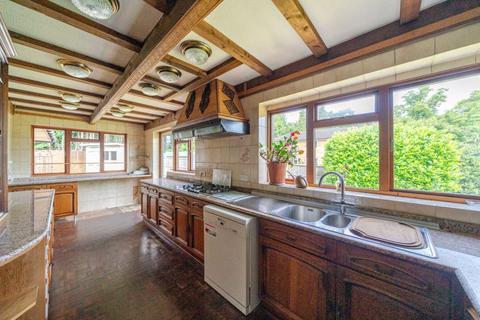 5 Chertsey Close, Kenley, CR8 5LN