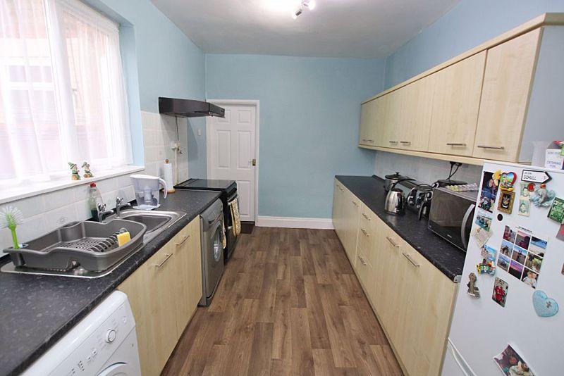 Kitchen photo 2