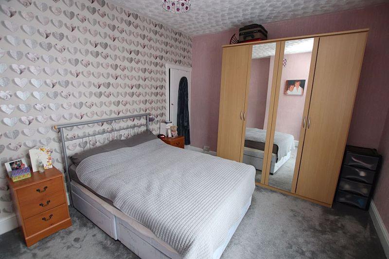 Bed 1 photo 2