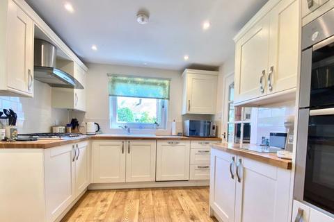 53 Manor Gardens, Warminster, BA12 8PN
