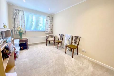 53 Manor Gardens, Warminster, BA12 8PN
