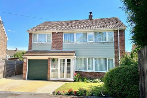 53 Manor Gardens, Warminster, BA12 8PN