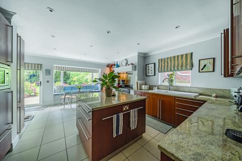 undefined, Connaught Drive, Hampstead Garden Suburb Borders, NW11