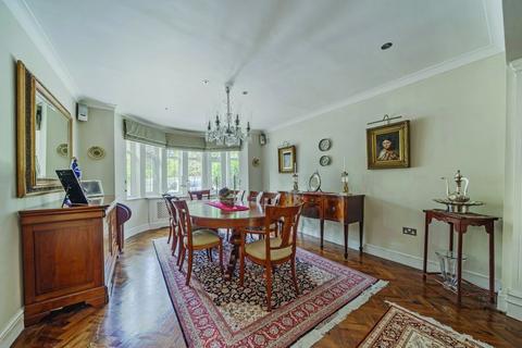 undefined, Connaught Drive, Hampstead Garden Suburb Borders, NW11
