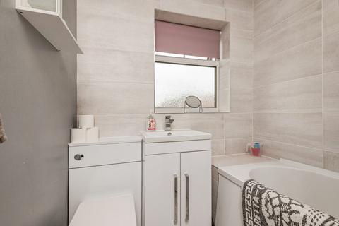2 bedroom semi-detached house for sale, The Hawthorns, Ossett WF5
