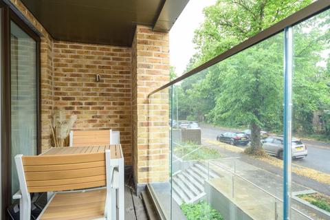 1 bedroom apartment for sale, Spitfire Chase, Walton-On-Thames