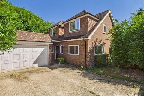 Maybrook Gardens - Four Double Bedrooms - No Chain