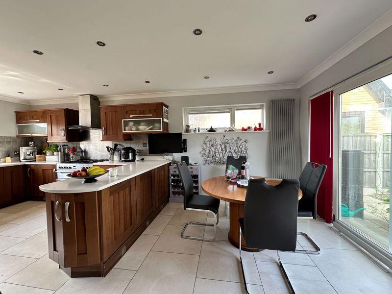 Kitchen/Dining