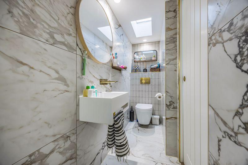 Ensuite to Bedroom