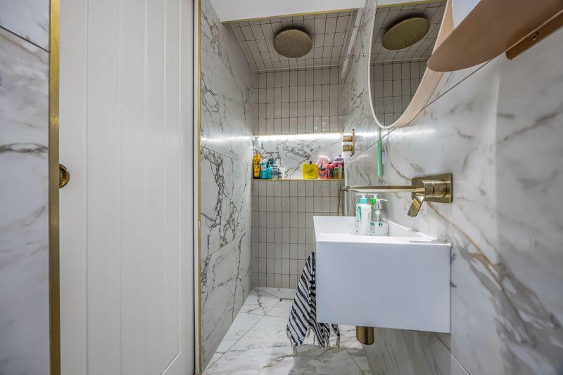 Ensuite to Bedroom