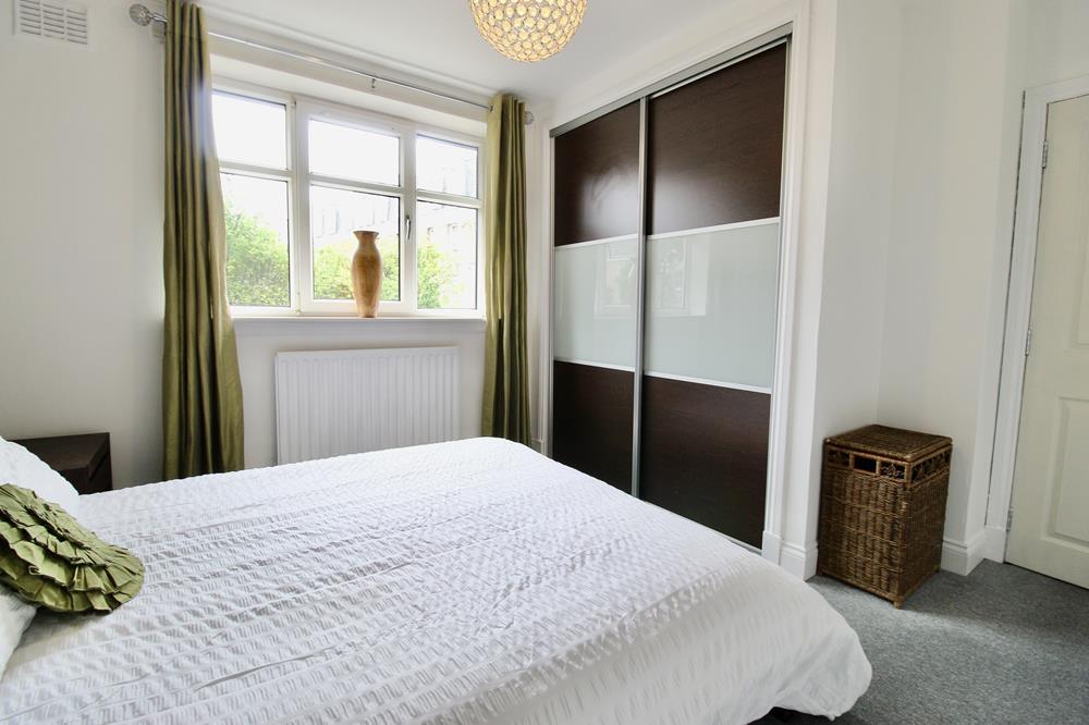 Bedroom 2 photograph 2