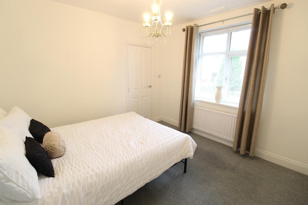 Bedroom 1 photograph 2