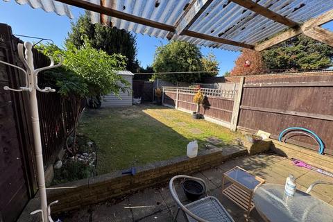 8 Vineries Close, Sipson, West Drayton, UB7 0JH