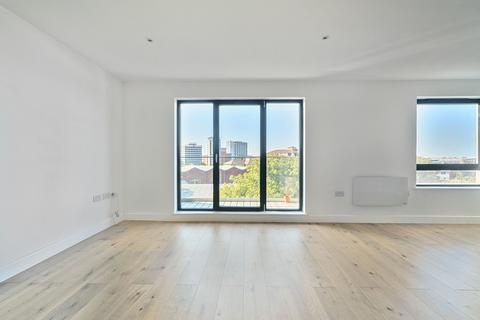 2 bedroom flat for sale, Royal Crescent Road, Southampton SO14