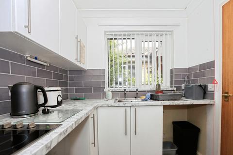 2 bedroom bungalow for sale, Kimbolton Court, Peterborough PE1