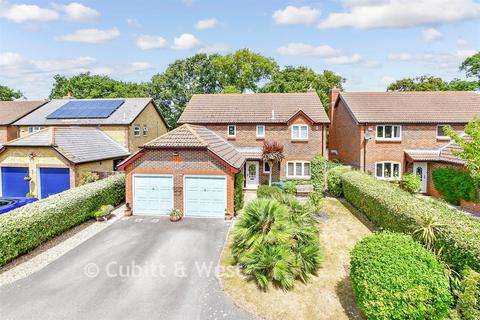 3 Bathurst Close, Hayling Island, PO11 0UA