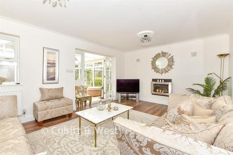 3 Bathurst Close, Hayling Island, PO11 0UA