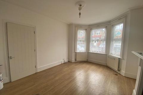 1 bedroom in a house share to rent, Waddon Park Avenue, Croydon, CR0