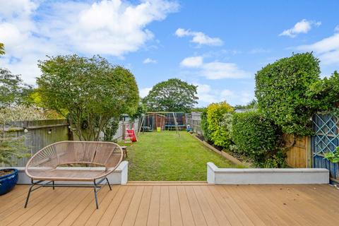 103 Ardrossan Gardens, Worcester Park, KT4 7AY