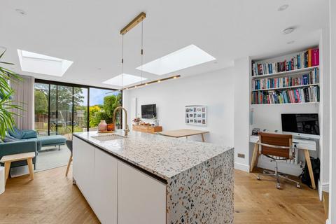 103 Ardrossan Gardens, Worcester Park, KT4 7AY