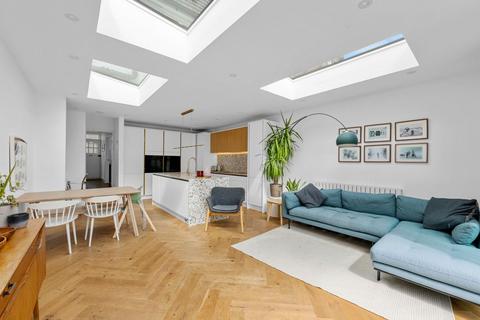 103 Ardrossan Gardens, Worcester Park, KT4 7AY