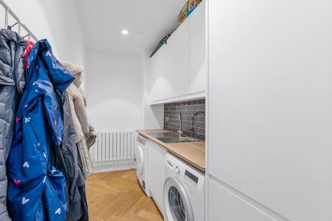 103 Ardrossan Gardens, Worcester Park, KT4 7AY