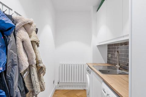 103 Ardrossan Gardens, Worcester Park, KT4 7AY