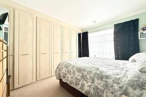 undefined, Cranbrook Drive, Sundon Park, Luton, Bedfordshire, LU3 3EW