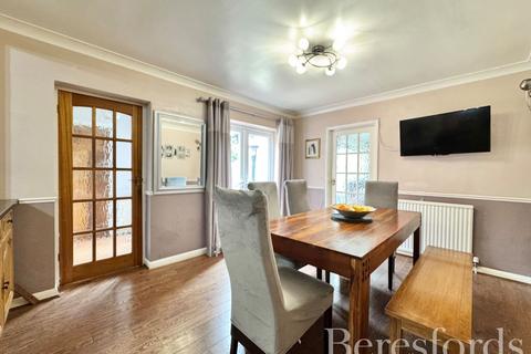 1 Hatfield Close, Hornchurch, RM12 6SA
