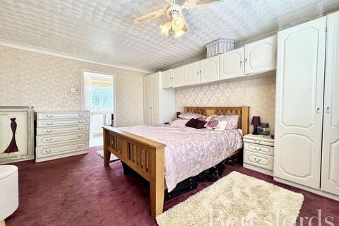1 Hatfield Close, Hornchurch, RM12 6SA