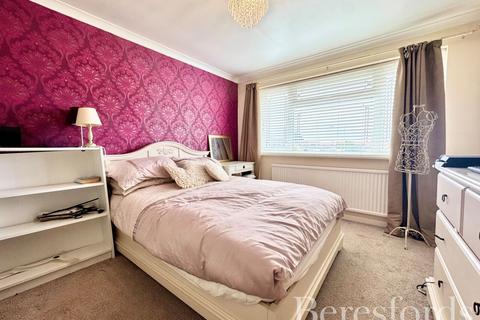 1 Hatfield Close, Hornchurch, RM12 6SA