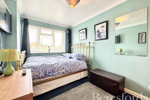 1 Hatfield Close, Hornchurch, RM12 6SA