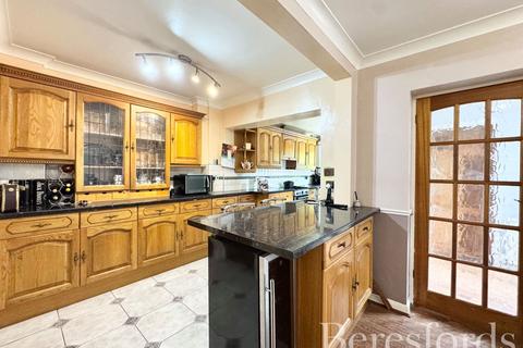 1 Hatfield Close, Hornchurch, RM12 6SA