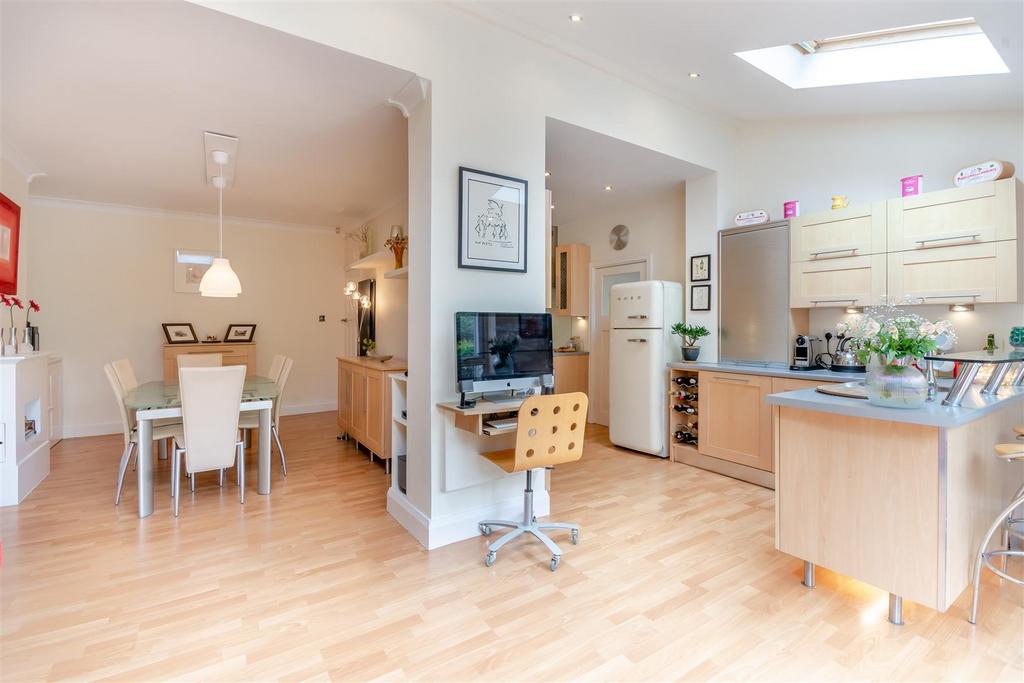 8653990-interior10.jpg