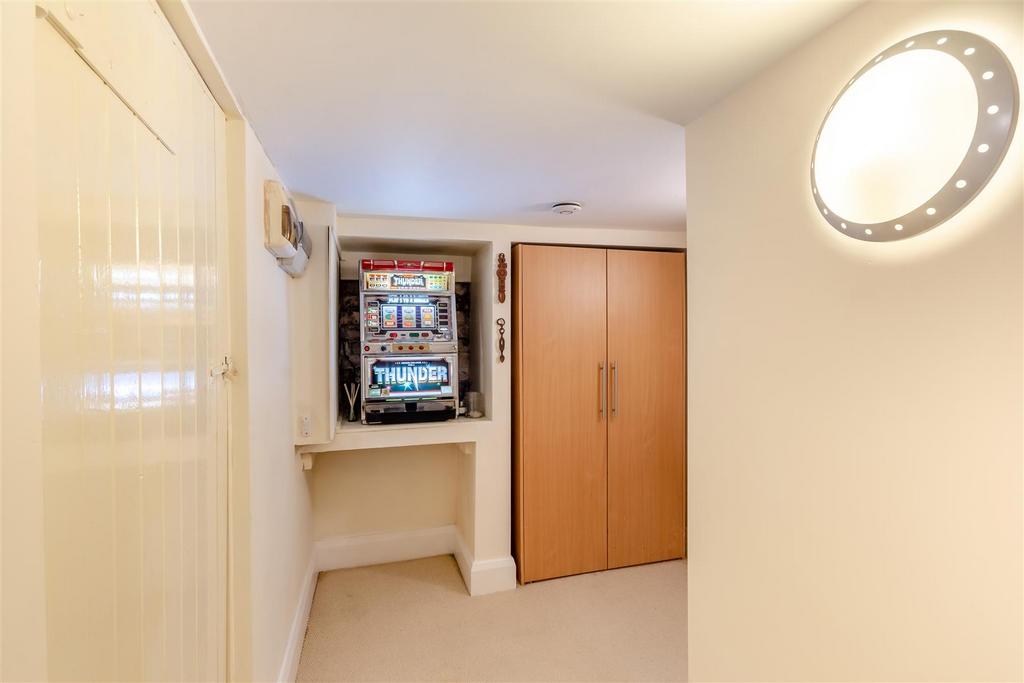 8653990-interior19.jpg