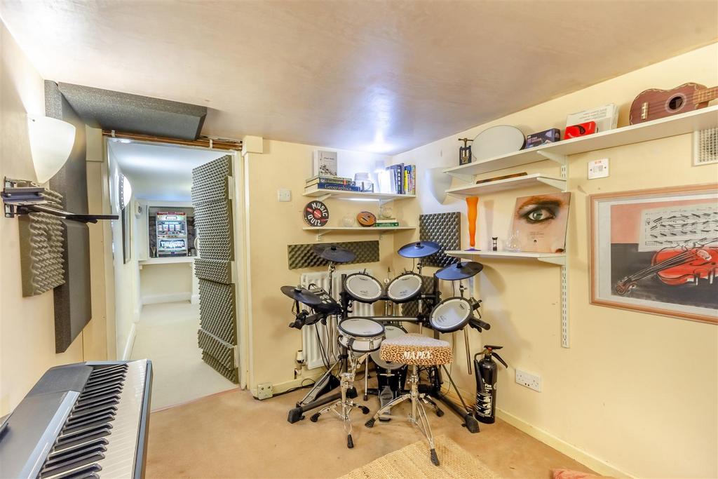 8653990-interior22.jpg