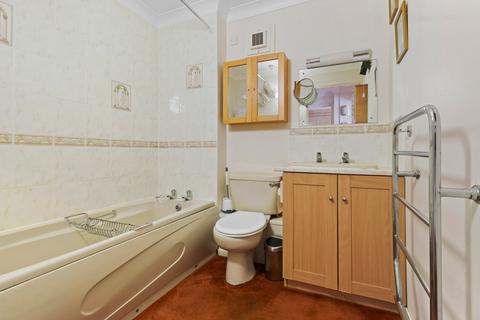 1 bedroom retirement property for sale, London Road, Uckfield, East Sussex, TN22
