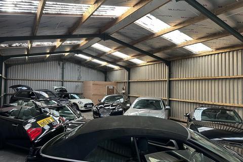Showroom to rent, 2 Ivy Dene Ln East Grinstead RH19 3TN