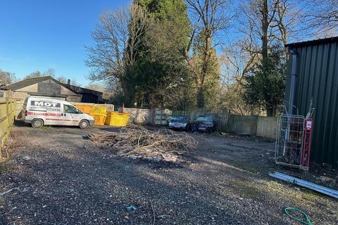 Showroom to rent, 2 Ivy Dene Ln East Grinstead RH19 3TN